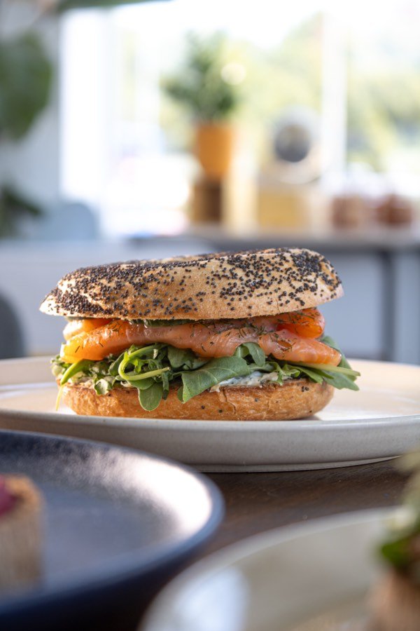 Bagel de salmón de SOA Coffee