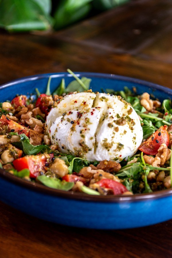 Ensalada de burrata del menú del día